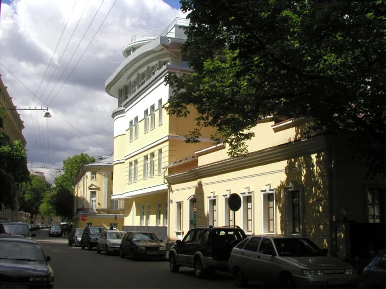 Административное здание в Денежном переулке